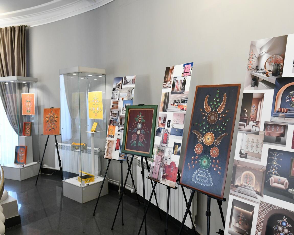 Выставка «Новые грани традиции», посвященная русской народной росписи на традиционных и современных носителях, открылась в историческом парке «Россия - Моя история»