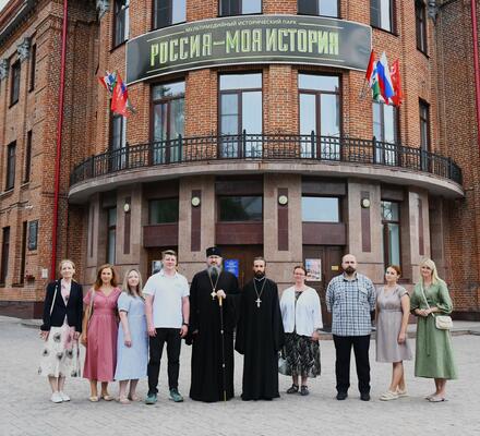 Митрополит Новосибирский и Бердский Варфоломей познакомился с экспозициями исторического парка